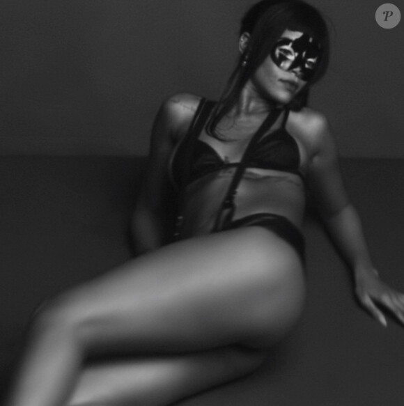 Rihanna devant la caméra du duo Inez et Vinoodh pour AnOther magazine, printemps-été 2015.