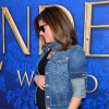 La jolie Tiffani Thiessen, enceinte, prend la pose à une projection de Cendrillon, à Los Angeles le 8 mars 2015