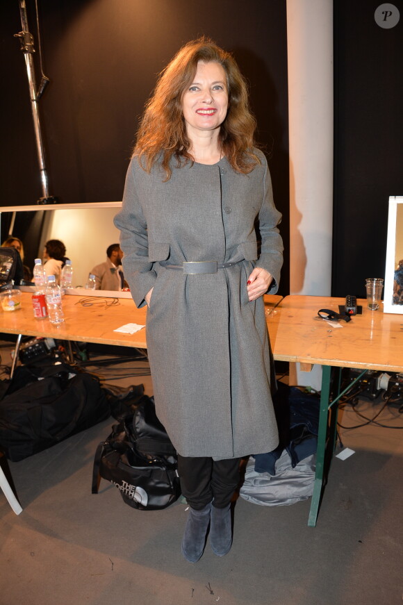 Valérie Trierweiler dans les coulisses du défilé Paul & Joe automne-hiver 2015-2016 au Palais de Tokyo. Paris, le 10 mars 2015.