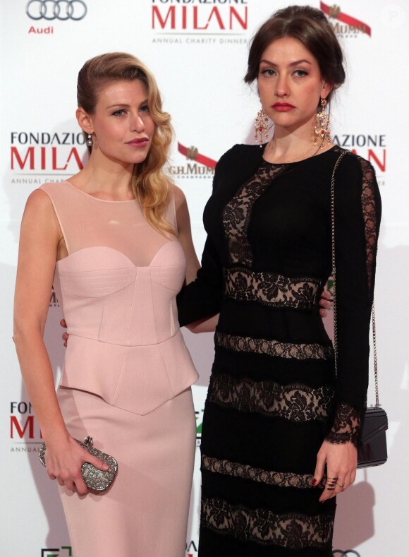 Barbara Berlusconi, et sa soeur sister Eleonora durant le gala annuel de la Fondazione Milan, à Milan, en Italie, le 10 mars 2015