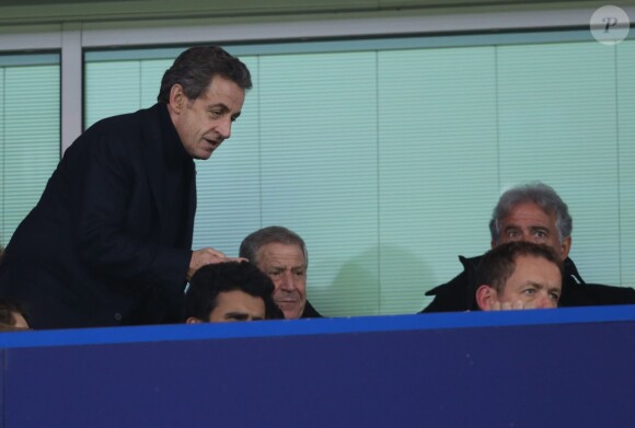 Nicolas Sarkozy, Jean-Claude Darmon et Dany Boon lors du match de Ligue des Champions entre Chelsea et le PSG à Stamford Bridge à Londres, le 11 mars 2015
