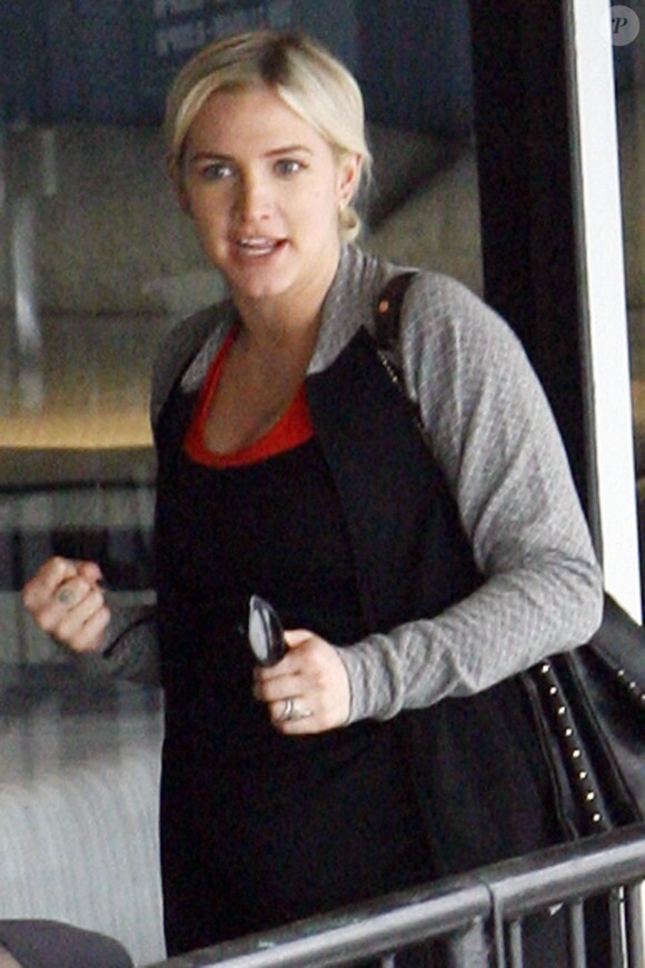 Exclusive - Ashlee Simpson enceinte se rend à sa salle de gym, le 27 février 2015  