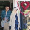 Exclusive - Ashlee Simpson enceinte et son mari Evan Ross rendent visite à un docteur avant déjeuner au restaurent Cafe La Conversation à Los Angeles le 9 février 2015
