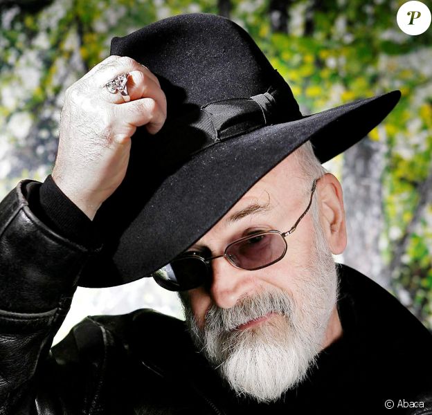 Sir Terry Pratchett, auteur mythique des Annales du Disque-Monde est mort le 12 mars 2015, en Angleterre