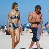 Gigi Hadid et son petit ami Cody Simpson profitent d'un après-midi ensoleillé sur une plage de Miami. Le 15 mars 2015.