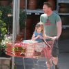 Exclusif - L'acteur Ian Ziering fait du shopping avec sa femme Erin Ludwig et ses filles Mia et Penna, à Hollywood, le 14 mars 2015 