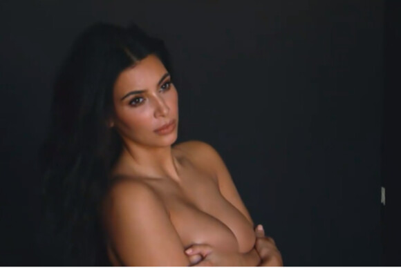 Kanye West se dit "tellement chanceux" d'avoir épousé Kim Kardashian, dont il a twitté ce lundi 16 mars plusieurs photos nues.