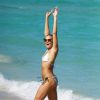 Rachel Hilbert profite d'un après-midi ensoleillé sur une plage de Miami, le 16 mars 2015.