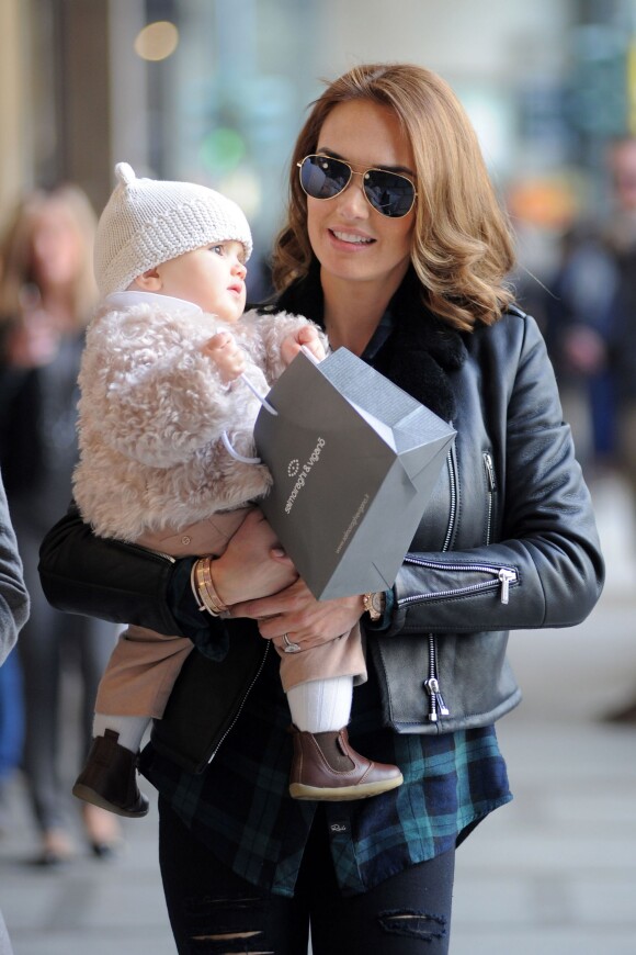 Tamara Ecclestone, Jay Rutland et leur fille Sophia dans les rues de Milan, le 9 mars 2015