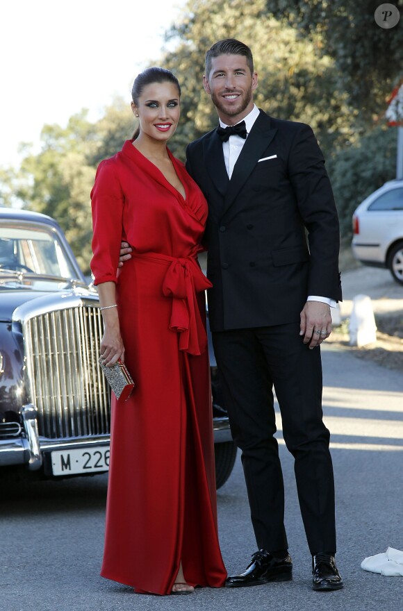 Sergio Ramos avec sa belle Pilar Rubio au mariage de son frère René Ramos et Vania Millan au château de Vinuelas à Madrid, le 20 juillet 2014.