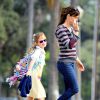 Jennifer Garner se promène avec sa fille Violet à Santa Monica, le 10 mars 2015.