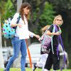 Jennifer Garner emmène ses filles Violet et Seraphina à leur cours de karaté à Brentwood, le 11 mars 2015.