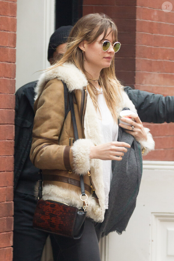 Adam Levine et Behati Prinsloo font shopping dans la boutique Nike store de Soho, à New York, le 4 mars 2015