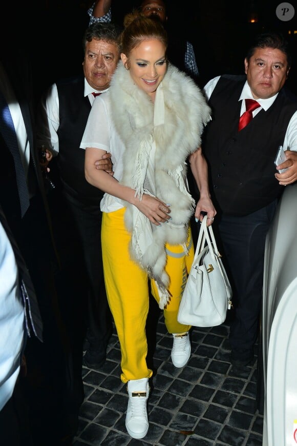 Jennifer Lopez à la sortie du restaurant Cecconi à Los Angeles, le 19 mars 2015. 