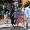 Jennifer Lopez est allé voir le film Cinderella avec ses jumeaux Max and Emme ainsi que son manager Benny Medina au Calabasas Commons de Los Angeles, le 16 mars 2015.