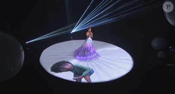 Jennifer Lopez interprète son dernier titre Feel The Light sur le plateau d'American Idol, le 19 mars 2015