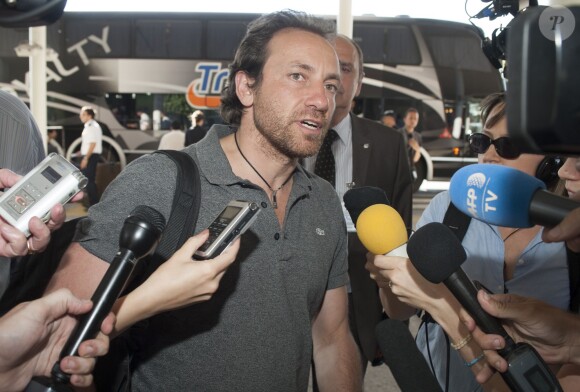 Philippe Candeloro à l'aéroport de Buenos Aires le 13 mars 2015, quittant l'Argentine pour rentrer en France après le drame de Dropped.