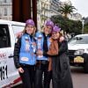 Laura Bouganne et Kate Williams avec Catherine Pastor, veuve de Michel Pastor et présidente de l'AMPA (Association monégasque pour la recherche sur la maladie d'Alzheimer), à Nice le 21 mars 2015 au départ du 25e Rallye Aïcha des gazelles.