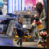 Ludivine Sagna et son fils Elias au Disney Store à Paris le 14 mars 2015