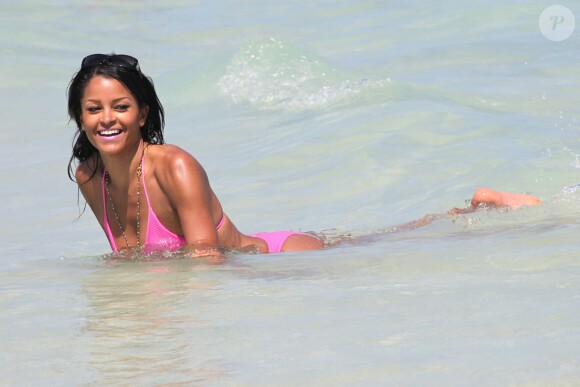 La torride Claudia Jordan se baigne sur une plage de Miami. Le 21 mars 2015.
