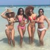 Claudia Jordan et ses amies Aisha, Leila et Christianne profitent d'un après-midi ensoleillé sur une plage de Miami. Le 21 mars 2015.