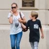 Sarah Jessica Parker et son fils James Broderick se promènent à New York, le 17 juillet 2014.