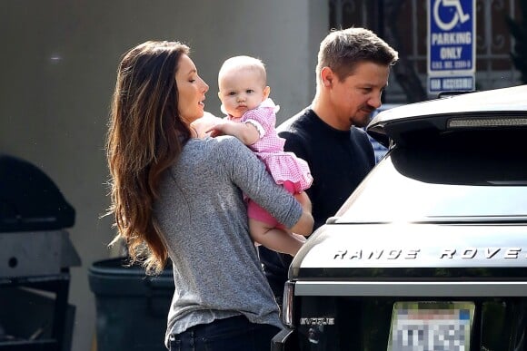 Jeremy Renner avec Sonni Pacheco et sa fille Ava Berlin Renner à Los Angeles, Cle 19 septembre 2013.