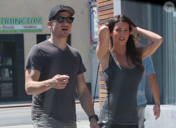 Jeremy Renner et Sonni Pacheco à Los Angeles le 30 août 2012. 