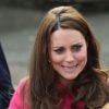 Kate Middleton, enceinte de huit mois, et le prince William visitaient le 27 mars 2015 le centre Stephen Lawrence et l'association XLP dans le sud de Londres. La dernière sortie officielle de la duchesse de Cambridge avant son accouchement, prévu entre mi-avril et fin avril.
