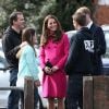 Kate Middleton, enceinte de huit mois, et le prince William ont assisté le 27 mars 2015, à Gypsy Hill, à une démonstration de l'association XLP en faveur des jeunes défavorisés, à l'église du Christ. La duchesse de Cambridge doit accoucher au mois d'avril.