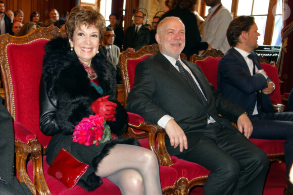 Exclusif - Mariage de Catherine Laborde et de Thomas Stern. Le 9 novembre 2013 à la mairie du 2e arrondissement de Paris.