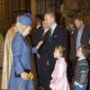 Camilla, la duchesse de Cornwall et l'acteur Damian Lewis ainsi que ses enfants Manon (7 ans) et Gulliver (5 ans), après le festival Harvest à Westminster Abbey, Londres, le 16 octobre 2013