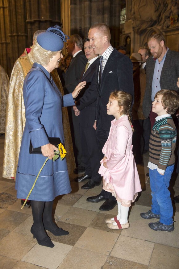 Camilla, la duchesse de Cornwall et l'acteur Damian Lewis ainsi que ses enfants Manon (7 ans) et Gulliver (5 ans), après le festival Harvest à Westminster Abbey, Londres, le 16 octobre 2013 