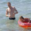 L'Acteur de la serie Homeland, Damian Lewis et sa femme Helen McCrory et leurs enfants, manon et Gulliver en vacances a la plage a Ibiza le 15 aout 2013 