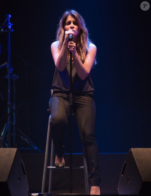 Julie Zenatti en concert à Lille le 27 mars 2015.