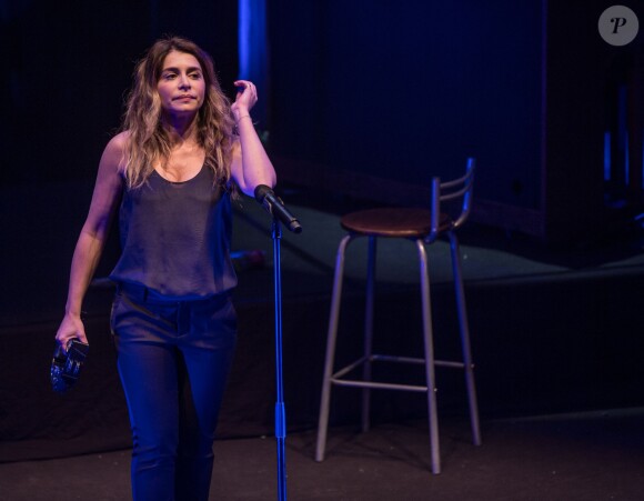 Julie Zenatti en concert à Lille le 27 mars 2015.