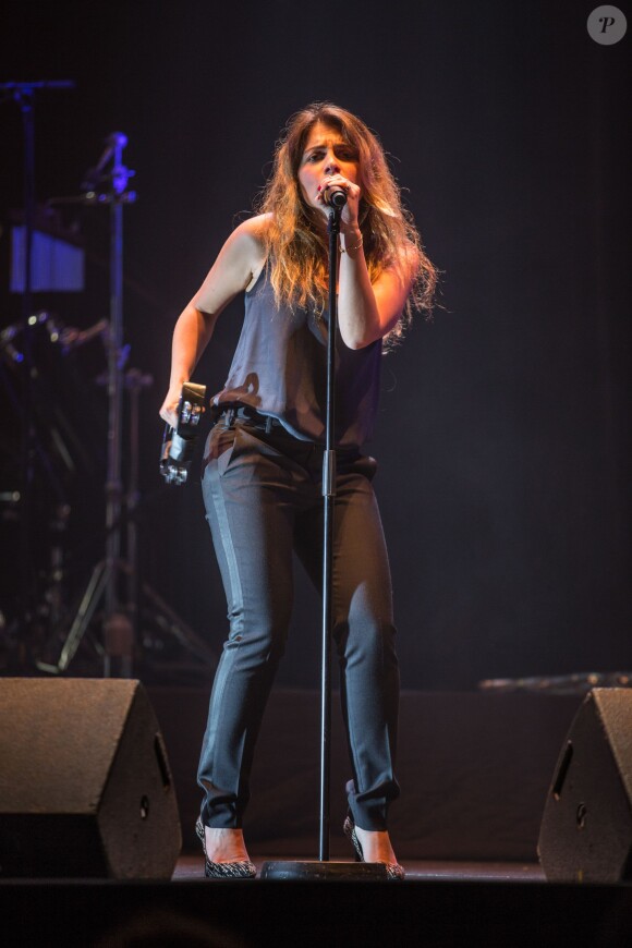 Julie Zenatti en concert à Lille le 27 mars 2015.