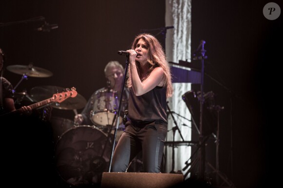 Julie Zenatti en concert à Lille le 27 mars 2015.