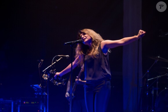 Julie Zenatti lors d'un concert à Lille le 27 mars 2015.