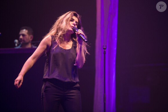 Julie Zenatti en concert à Lille le 27 mars 2015.