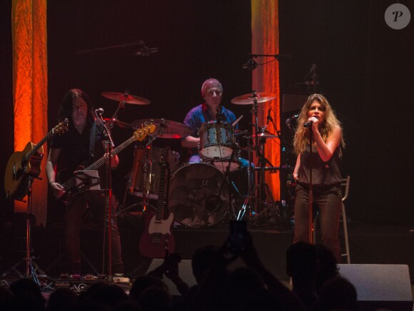 Julie Zenatti en concert à Lille le 27 mars 2015.