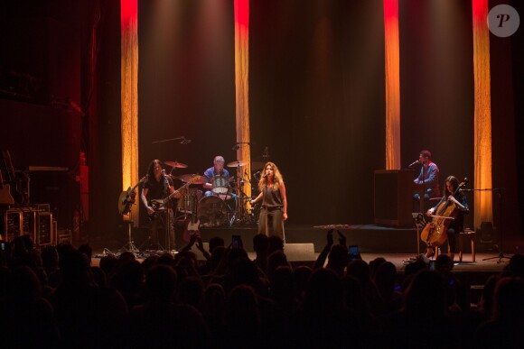 Julie Zenatti en concert à Lille le 27 mars 2015.