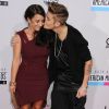 Justin Bieber et sa mere - People au 40e anniversaire des American Music Awards a Los Angeles. Le 18 novembre 2012