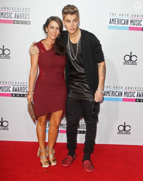 Justin Bieber et sa mère Pattie Malette - Cérémonie annuelle des 40eme "American Music Awards" a Los Angeles. 