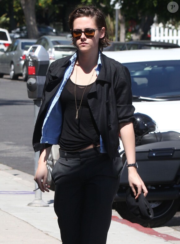 Kristen Stewart et Alicia Cargile dans les rues de West Hollywood, le 28 mars 2015