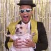 Le chanteur John Legend et sa femme Chrissy Teigen marient leurs deux chiens Puddy et Pippa pour la bonne cause, le 1er avril 2015 sur Youtube