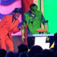  Shawn Mendes et Nick Cannon sur la sc&egrave;ne des "Nickelodeon's 28th Annual Kids' Choice Awards" &agrave; Inglewood, le 28 mars 2015&nbsp; 