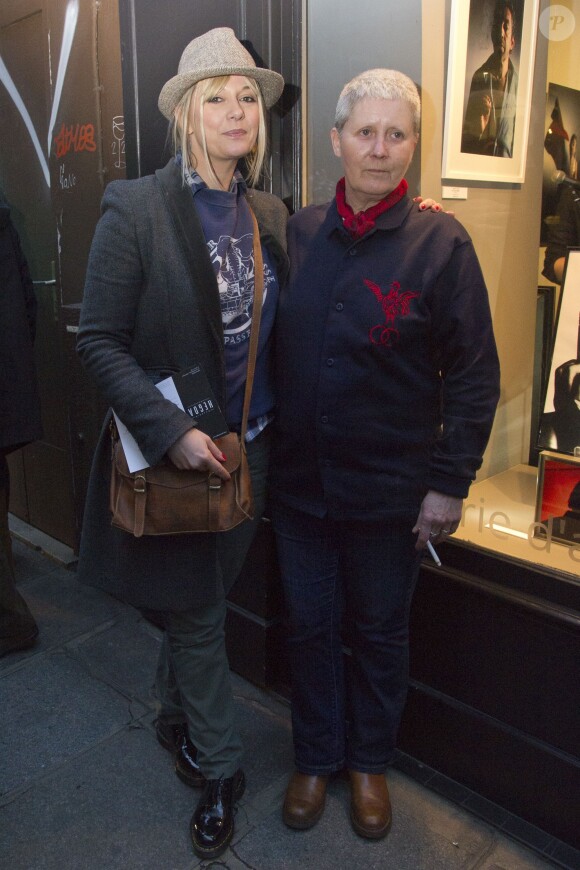 Flavie Flament et Frédérique Guin-Laurent - Vernissage de l'exposition "Gainsbourg For Ever" à la galerie Hegoa à Paris. Le 2 avril 2015