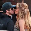 Exclusif - Jennifer Lopez et Casper Smart s'embrassent sur le tournage de l'émission American Idol'à West Hollywood. Le 25 mars 2015