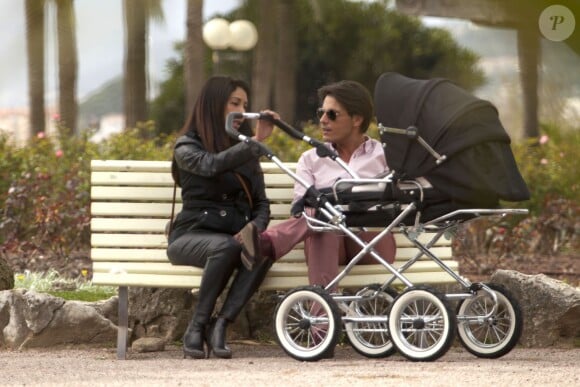 Exclusif - Giuseppe et sa compagne Hinda promènent leur fille Giulia, née le 24 février, dans les jardins du port Canto à Cannes. Le 4 avril 2015.